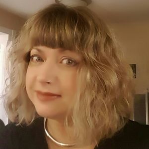 Meet your Posher, Leanna